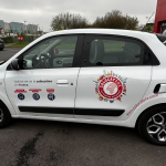 Semi covering sur une voiture