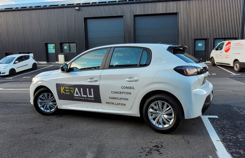 Semi covering sur une voiture